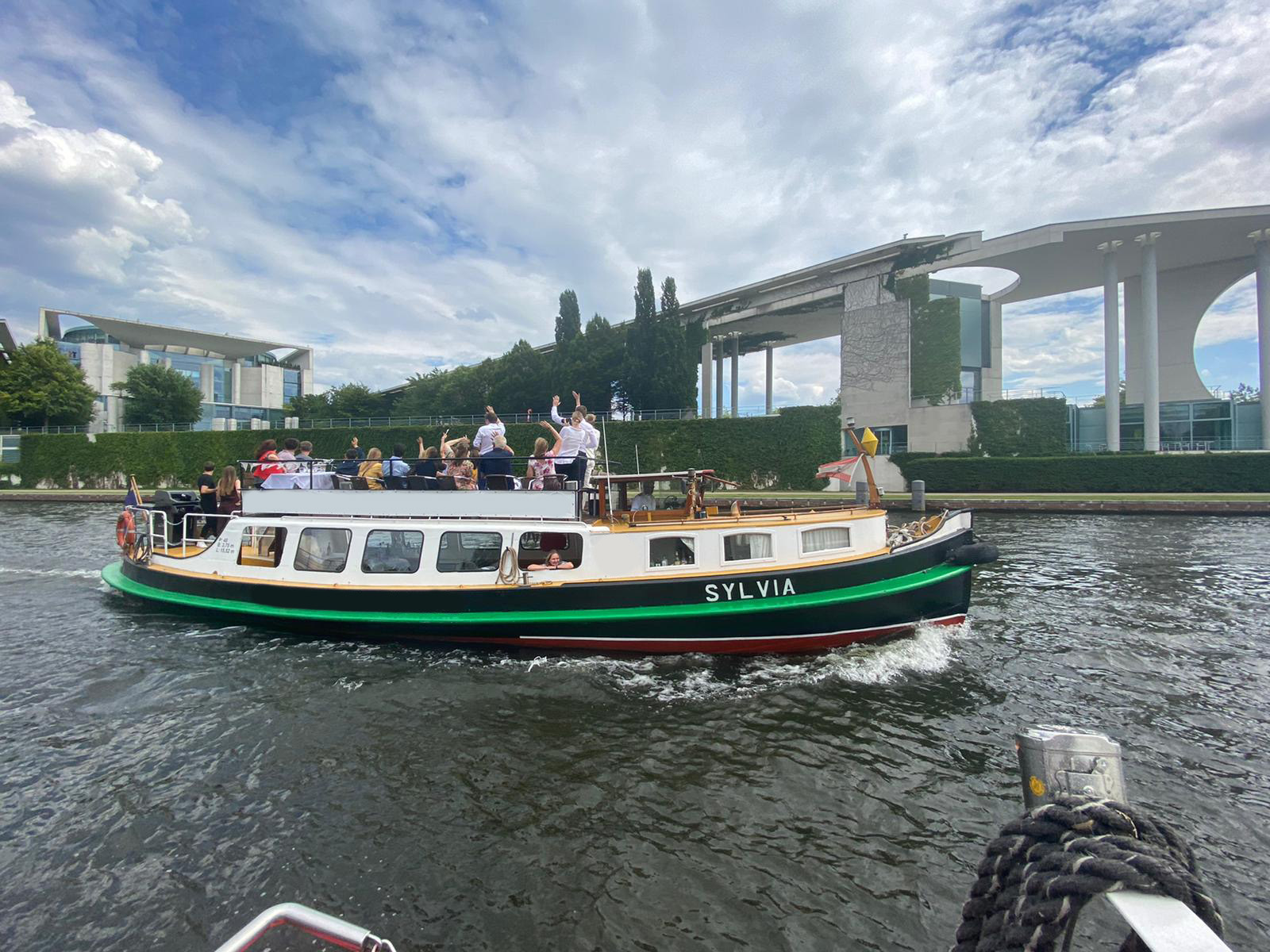 MS Sylvia in der Innenstadt